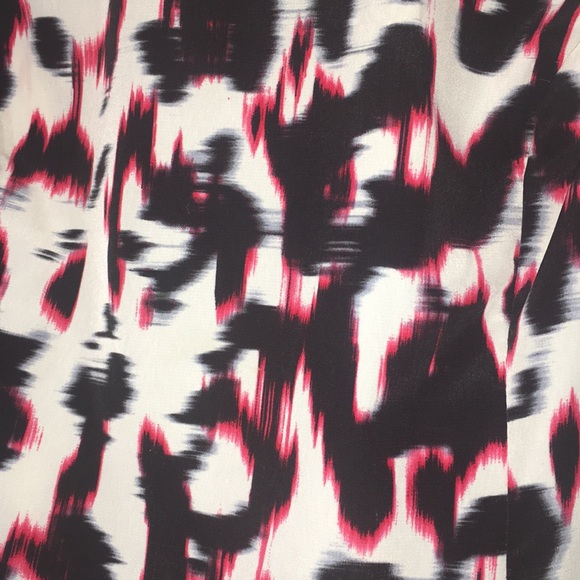 Lily White top, white with red & black print - Picture 4 of 4